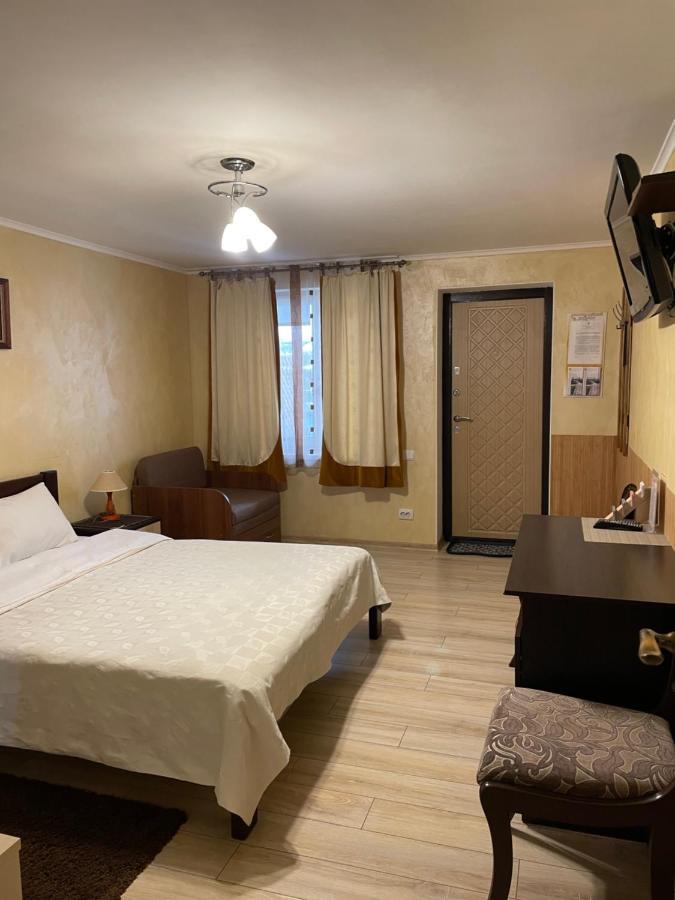 Guest House Sunrise Kamianets-Podilskyi Ngoại thất bức ảnh